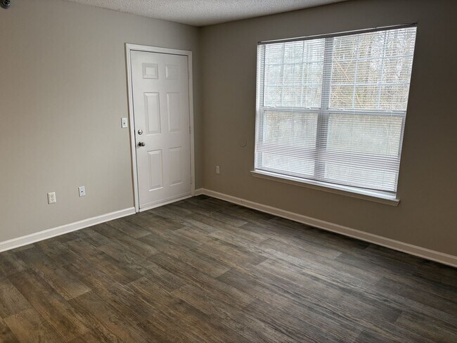 Building Photo - 2411 Hill St