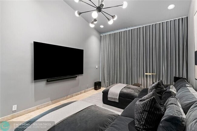 Building Photo - 2416 Bayview Dr