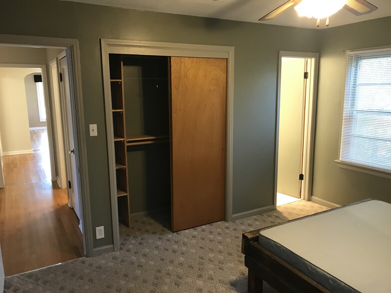 Master with closet - 3727 Dillon Ave