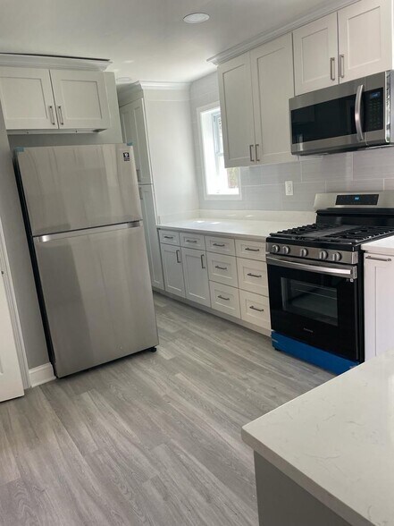 Main Floor - 5013 Nantucket Rd