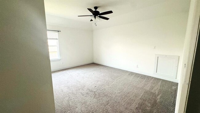 Building Photo - 813 Palamos Dr
