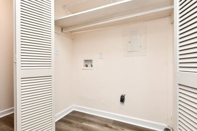 Building Photo - Tour Today! Beautiful redesigned corner co...