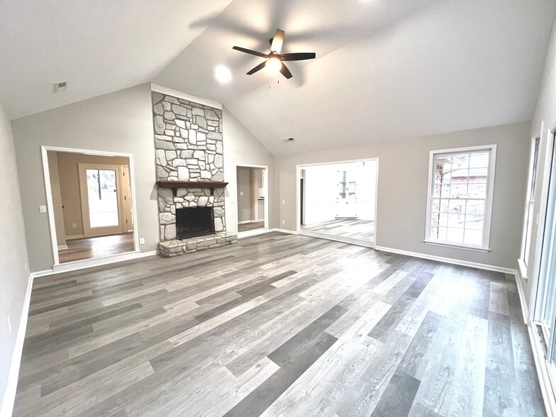 Building Photo - 2401 Clematis Trl