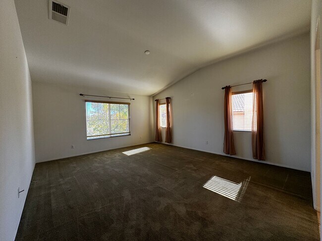 Building Photo - Spacious Temecula House with Bedroom and Bathroom on first floor!