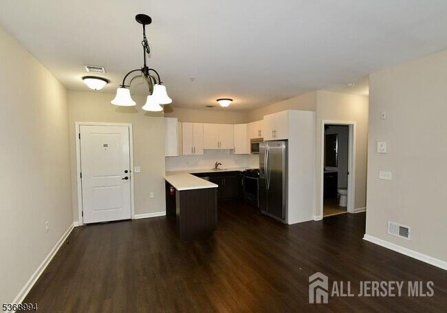Building Photo - 475 Avenel St