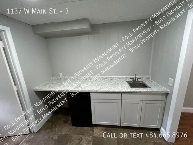 Building Photo - 1137 W Main St