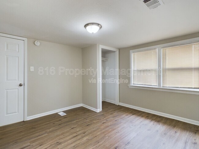 Building Photo - 5218 Highland Ave