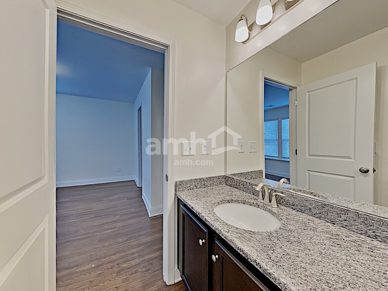 Building Photo - 154 Lindridge Dr NE