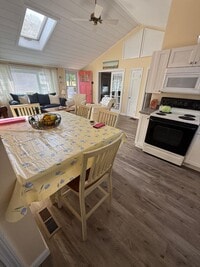 Building Photo - 2 bedroom ,1 bathroom Ranch style home in ...