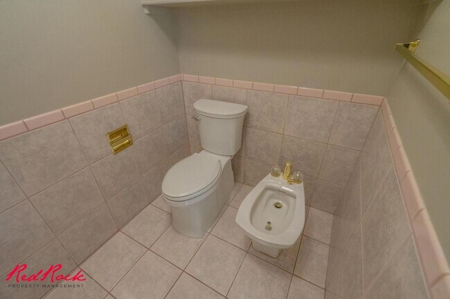 Building Photo - Spacious 6 Bedroom Home with a Balcony!