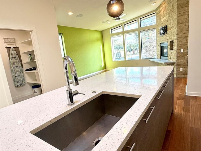 Building Photo - 416 Starlight Vlg Lp