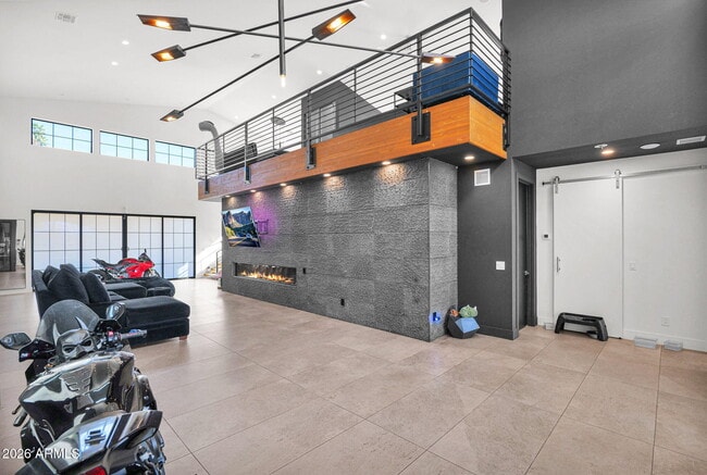 Building Photo - 8430 S 10th Ln