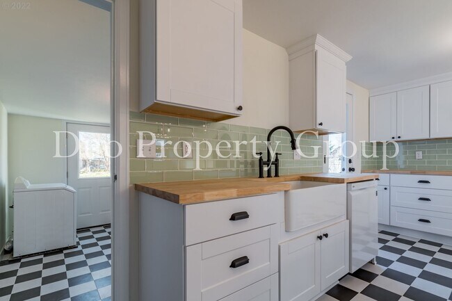 Building Photo - 8th Street