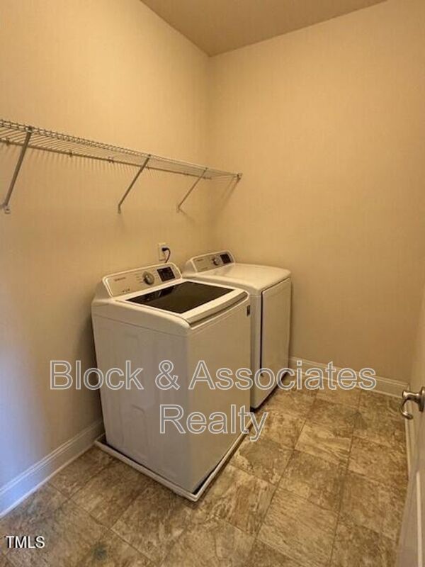 Building Photo - 1112 Boxcar Way