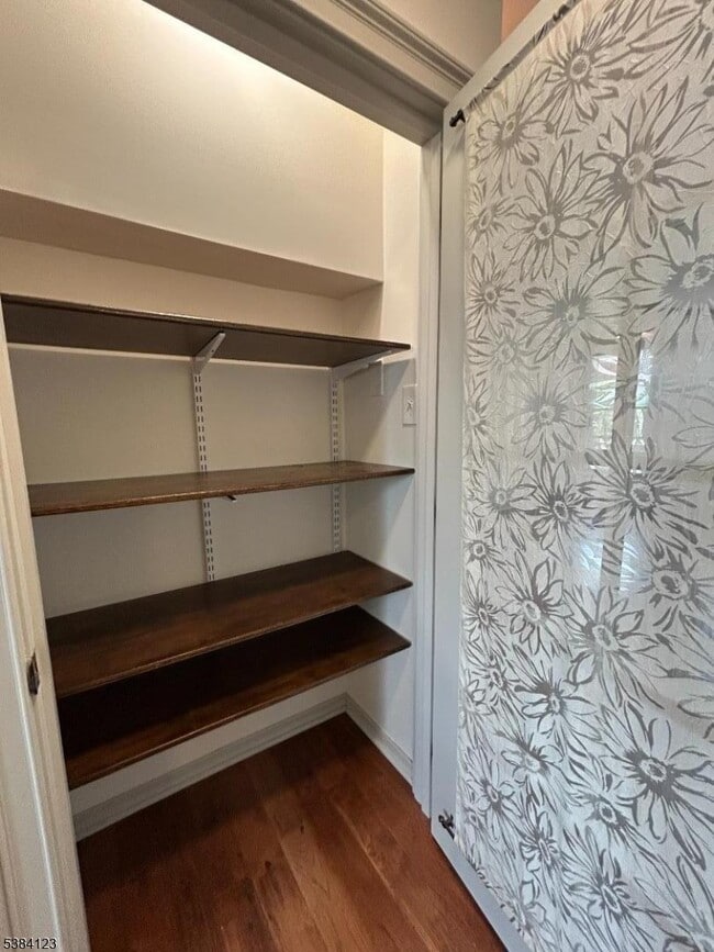 Building Photo - 60 James St