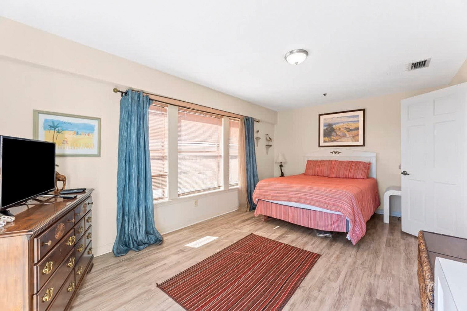 Building Photo - 8730 Thomas Dr