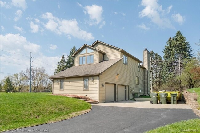 Building Photo - 1083 N Livernois Rd