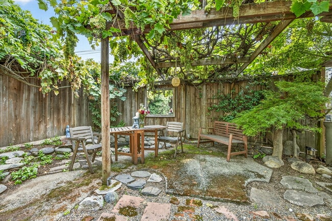 Building Photo - 1306 Reddy Ave