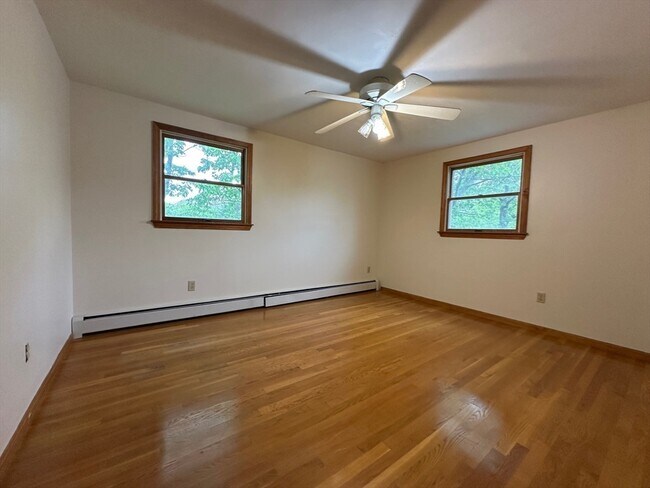 Building Photo - 15 Curlew St