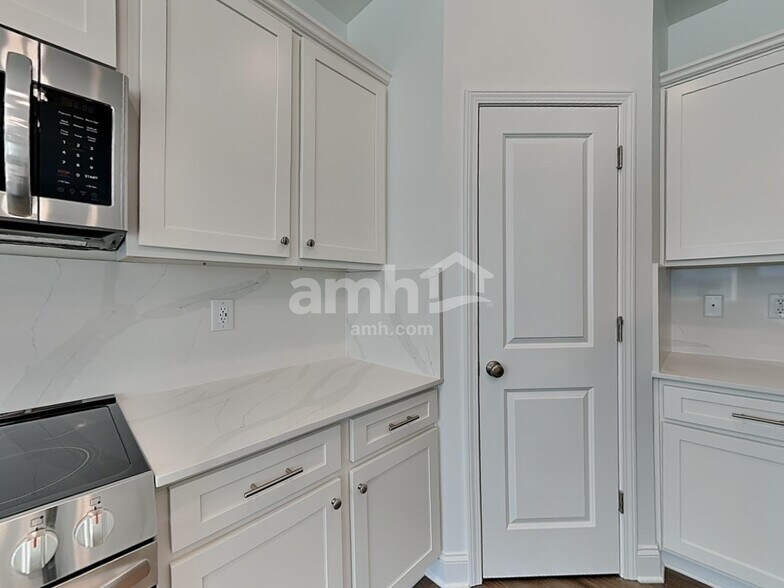 Building Photo - 1334 Soapstone Rd