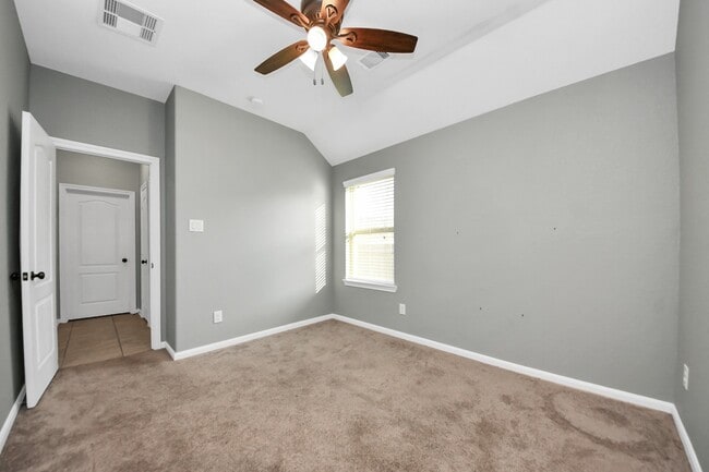 Building Photo - 2402 Village Lakes Dr