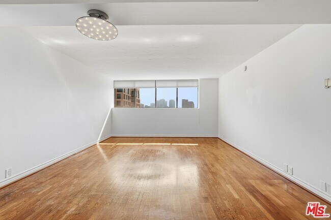 Building Photo - 10535 Wilshire Blvd