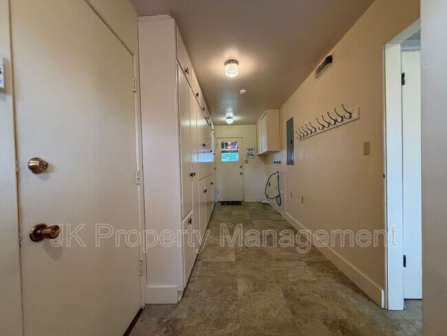 Building Photo - 1726 Alder Dr