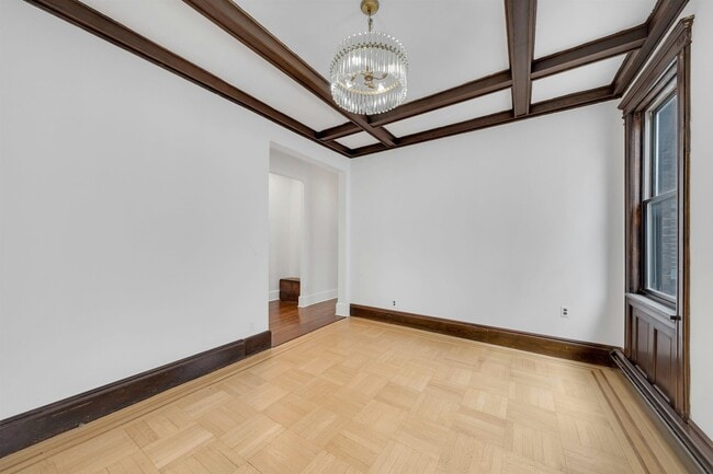 Building Photo - 722 27th St
