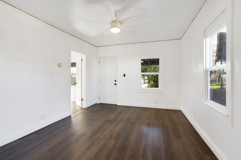 Building Photo - 1120 El Monte Ave