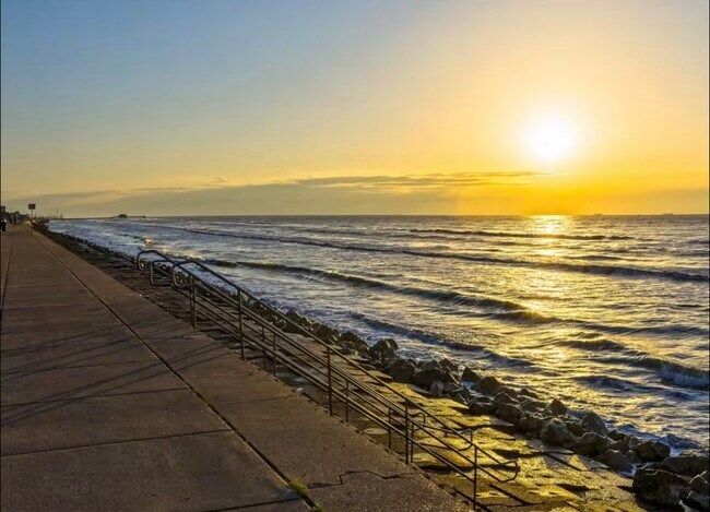 Building Photo - 2328 Avenue M