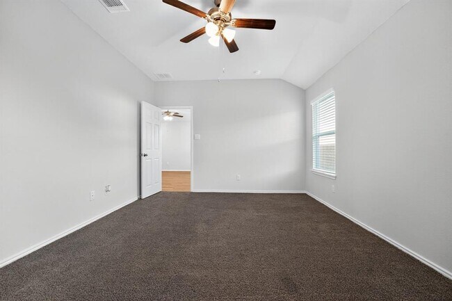 Building Photo - 136 Watch Hl