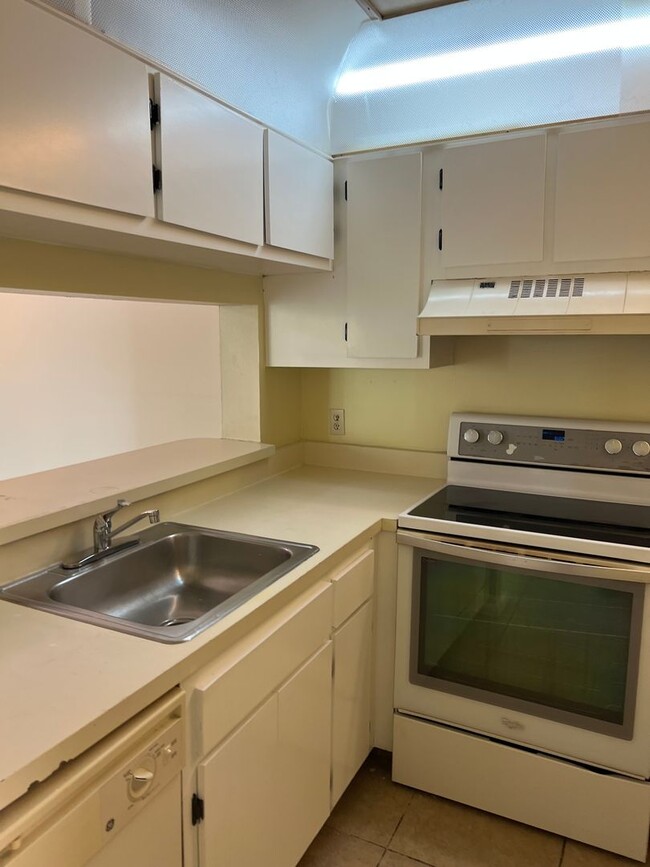 Building Photo - 5213-B306 Via Hacienda Circle