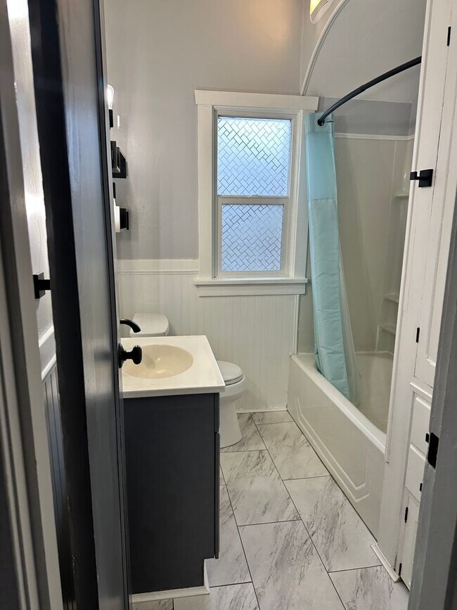 Building Photo - EK1-TFS