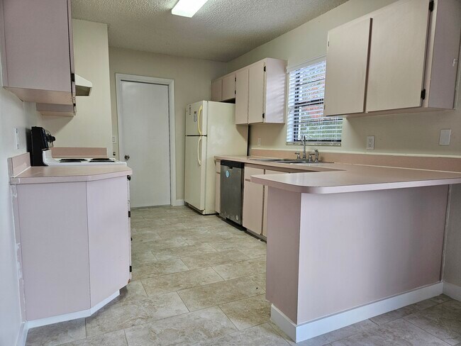 Building Photo - 11267 Tuscanny Ave