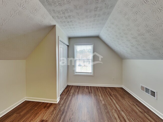 Building Photo - 643 Bartow Dr