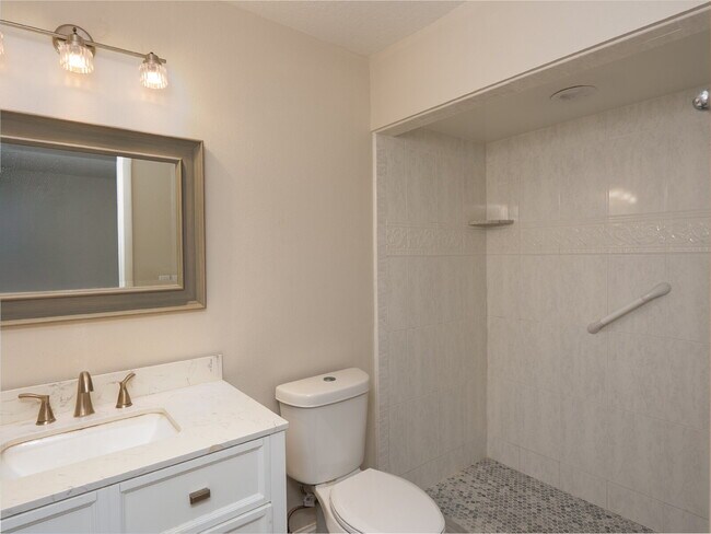 Building Photo - 3525 Riviera Dr