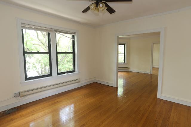 Building Photo - 1130 W Oakdale Ave