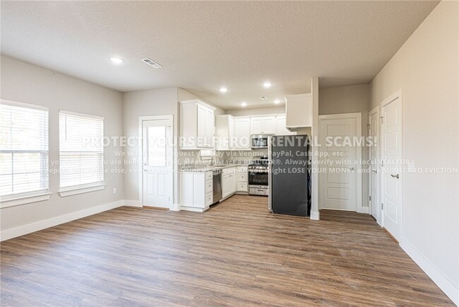 Building Photo - 3102 SW Garrison Ln