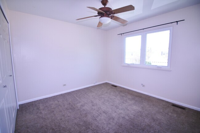Building Photo - 2022 Redwood Dr