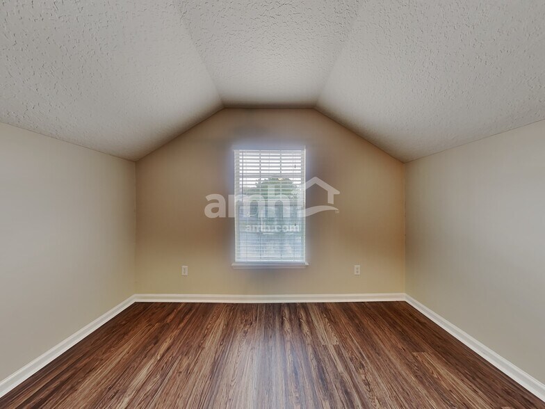 Building Photo - 3171 Highland Grove Dr