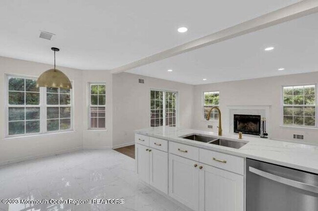 Building Photo - 380 Sapphire Dr