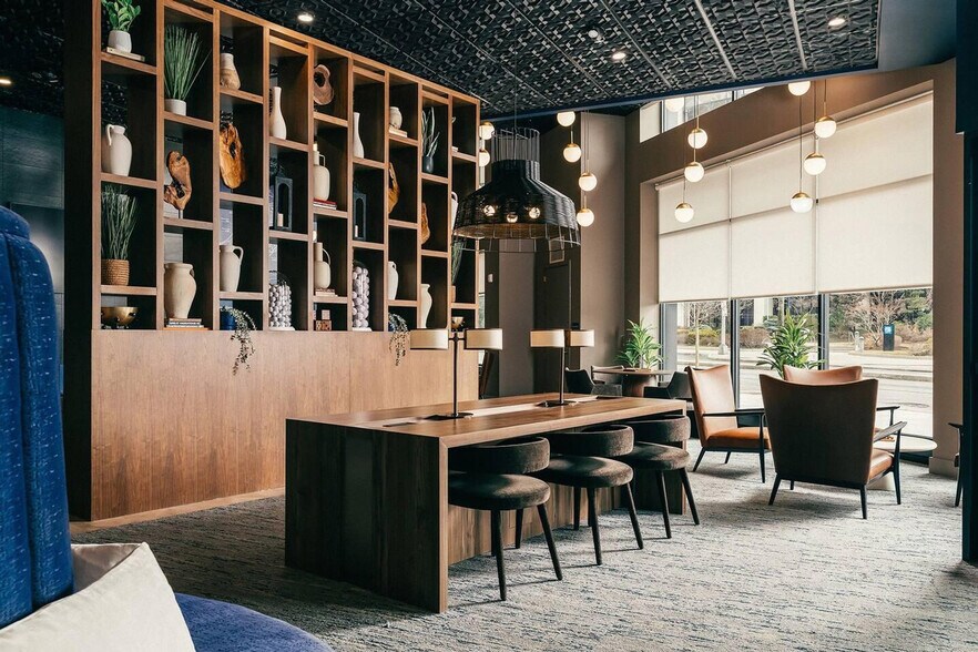 Building Photo - 51 S Broadway