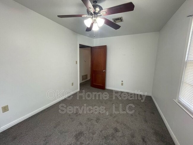 Building Photo - 552 E Grumman Dr