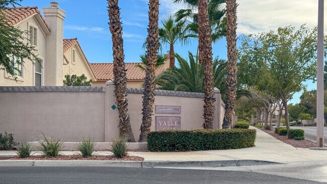 Building Photo - 3-Bed, 2.5-Bath Summerlin Home with Modern...