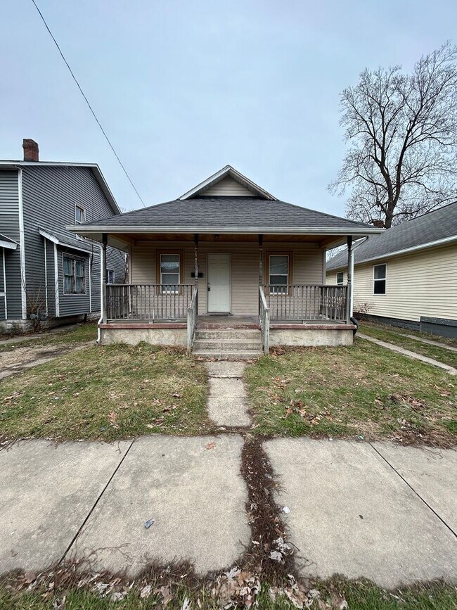 Building Photo - ** Move in Special ** 2-Bedroom, 1-Bathroom Home with Basement – $1,075/Month