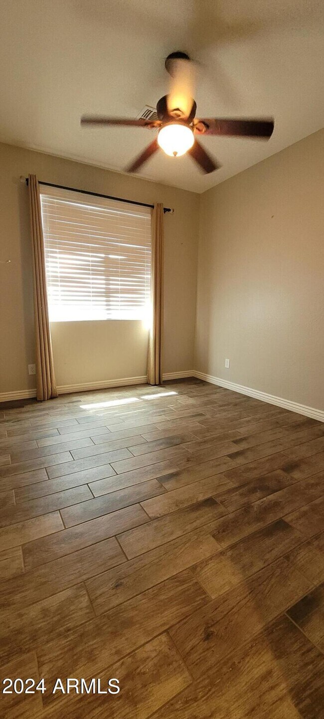 Building Photo - 27057 N Skipping Rock Rd