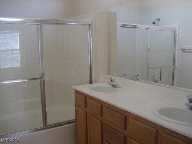 Building Photo - 6142 Highland Gardens Dr