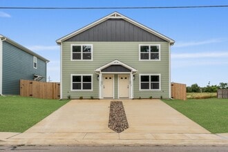 Building Photo - Modern Townhome for Rent – Modern Living at Its Best!