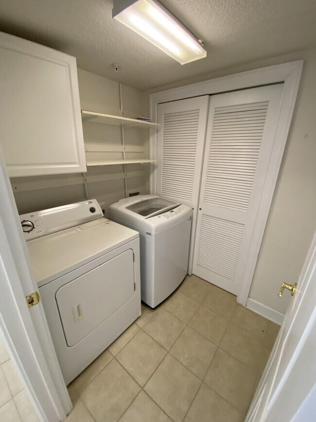 Building Photo - 5650 Barefoot Resort Bridge Rd