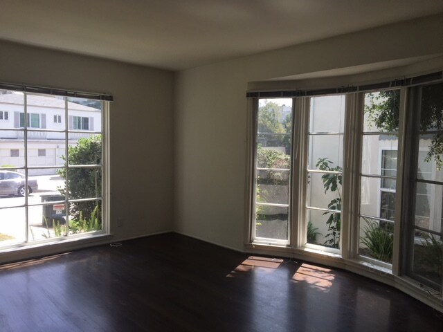 Building Photo - 609 Kelton Ave